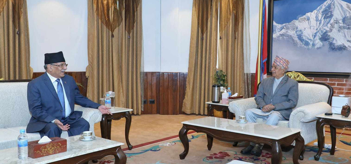 राष्ट्रपतिलाई भेट्न प्रधानमन्त्री शितल निवासमा