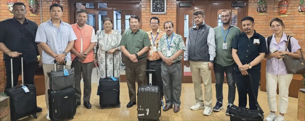 उपचारको लागि परिवारसहित भारत उडे प्रकाशमान सिंह