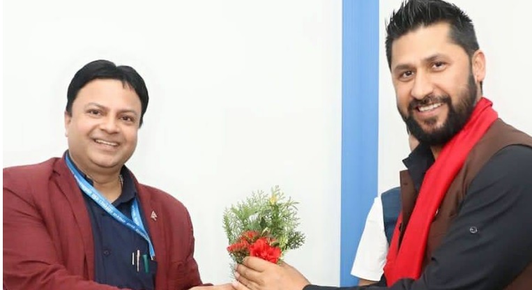 फस्ने डरले रविको चितवन कार्यालयका सीईओले दिए राजीनामा: ब्लू बस एम्वुलेन्स, शिविर बन्द