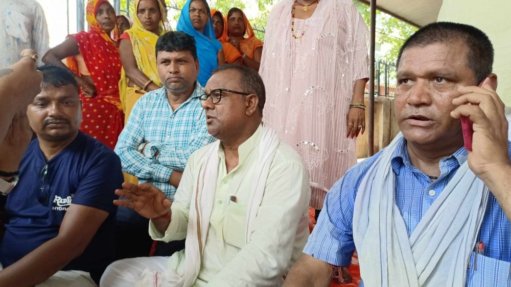 अदालत अगाडि जनकपुरधामका मेयरको धर्ना, सिरोहियालाई साधारण तारेखमा छाड्न माग