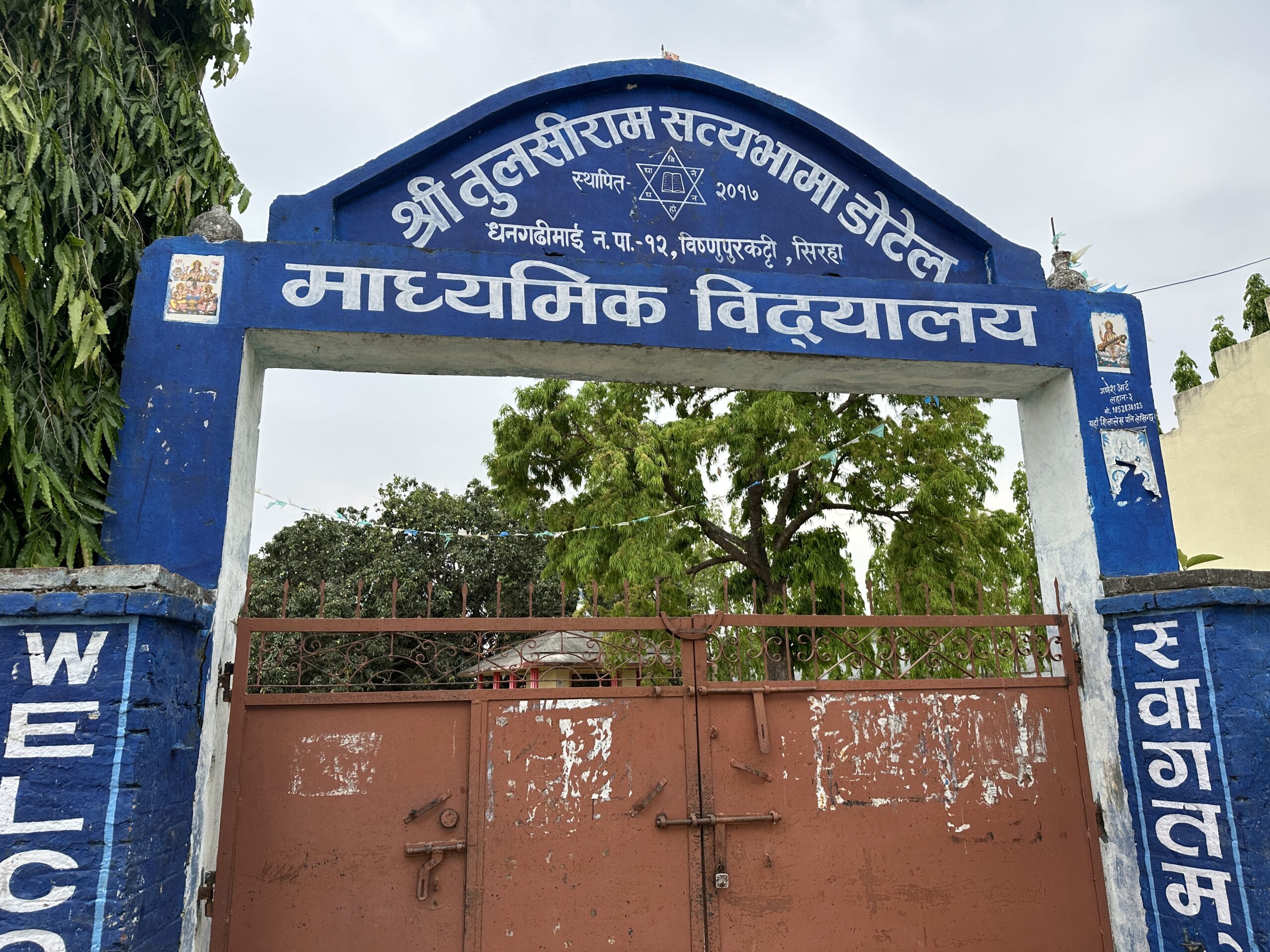 एकै समयमा दुईठाउँ हाजिरी गरी शिक्षकहरुले दोहोरो सेवा सुविधा लिने गरेको खुल्लासा