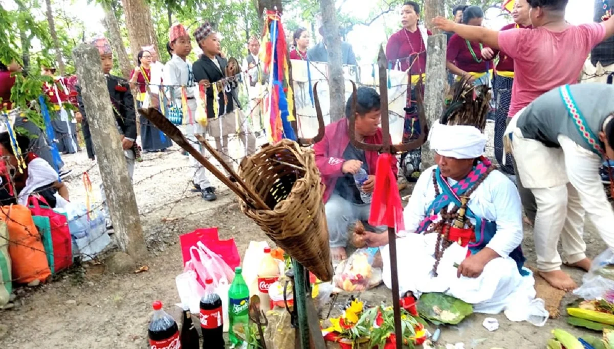 किराँत राई समुदायले मनाउने उँभौली चाड आज देशभरका भूमेस्थानमा पूजा आराधना गरी मनाउंदै
