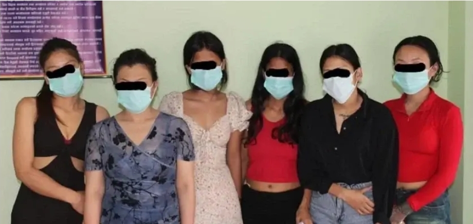 केटाहरूलाई जिस्क्याउने १५ महिला काठमाडौं प्रहरीको नियन्त्रणमा