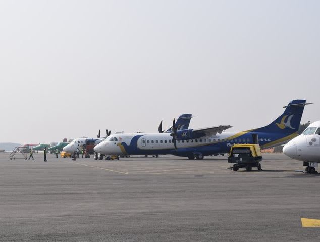 त्रिभुवन विमानस्थलको धावन मार्गमा फेरि खाल्डो पर्‍यो, उडान र अवतरण बन्द