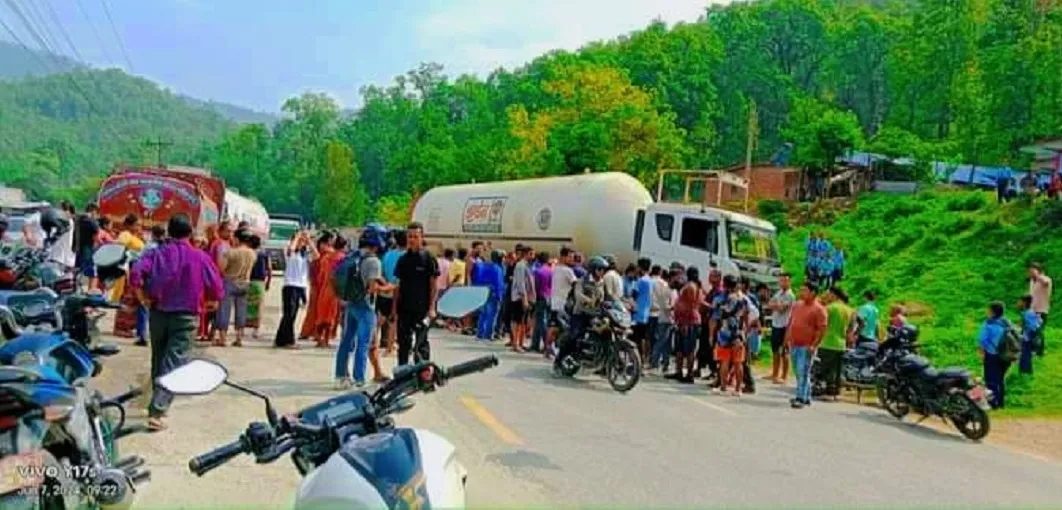 ग्यास बुलेटले युवतीलाई ठक्कर दिएपछि…