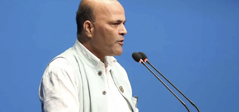 जब अमरेशकुमार रोस्टममै मौन बसे