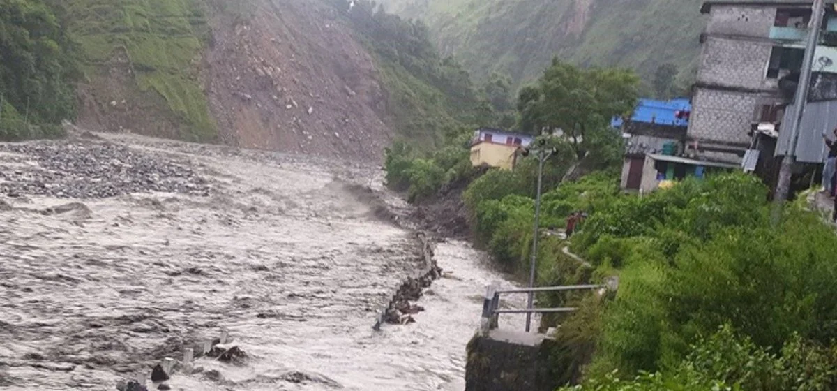 माछा मार्न गएका शिक्षकलाई बाढीले बगाउंदा भयो मृत्यु,छ जना घाइते