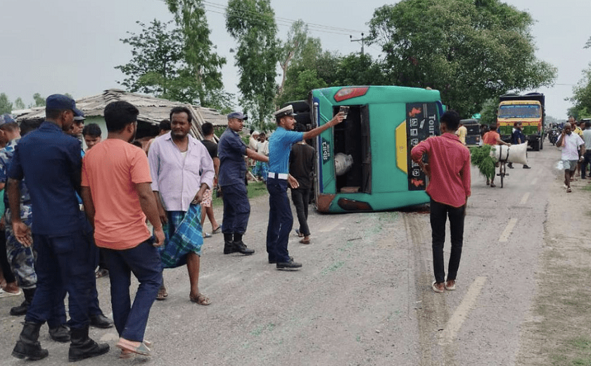 भैरहवातर्फ गइरहेको बस रौतहटमा दुर्घटना, १ जनाको मृत्यु, ८ जना घाइते