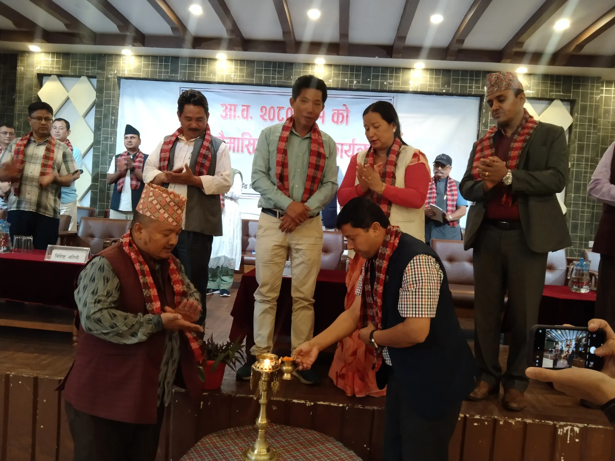 समीक्षा कार्यक्रममा  एमाले सांसद बर्तौला र हेटौंडा उपमहानगर प्रमुखबिच आरोप–प्रत्यारोप
