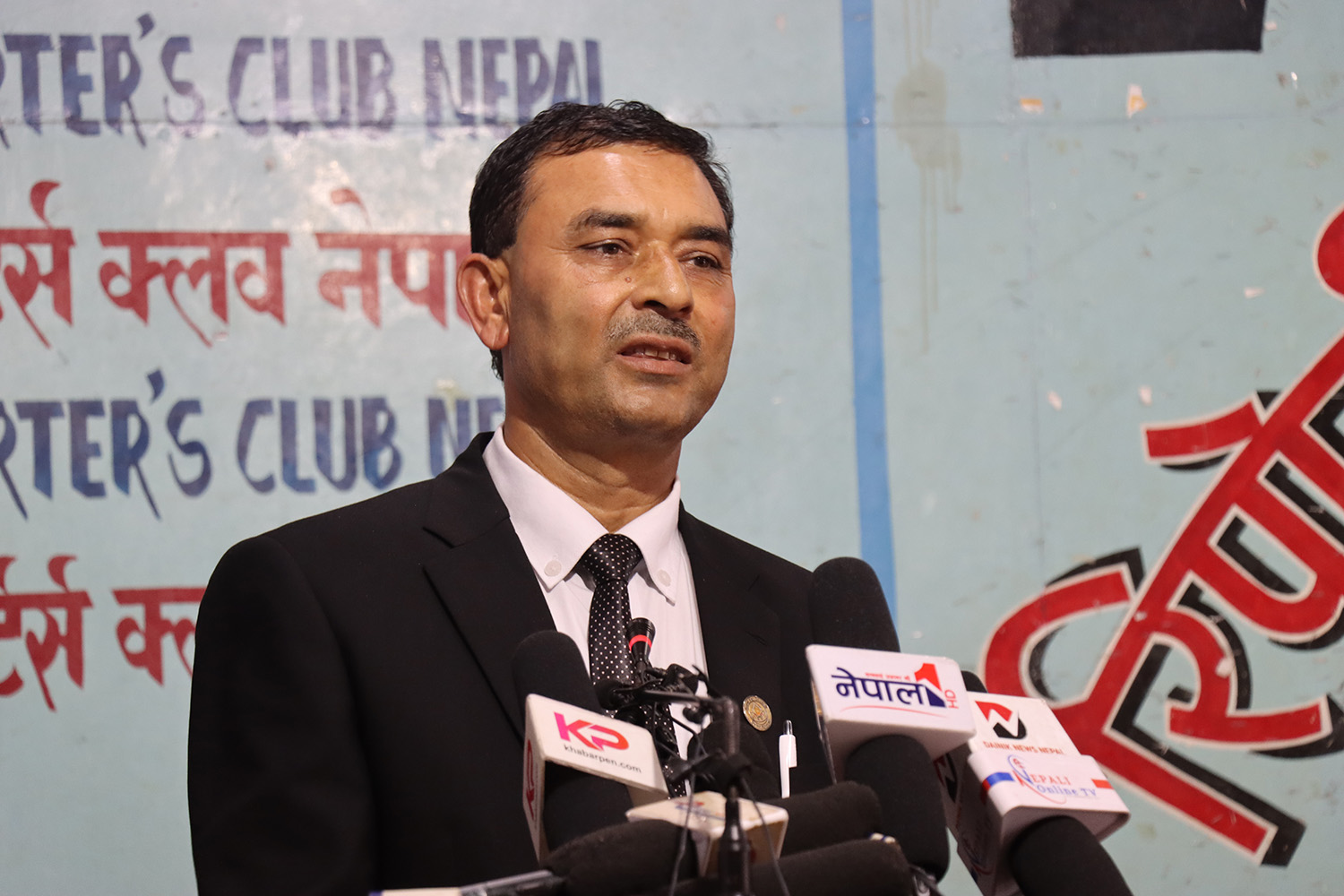 ‘प्रचण्डले विश्वासको मत नपाए प्रधानमन्त्री बन्ने शेरबहादुर देउवा नै हो’: संविधानविद् डा.ज्ञवाली