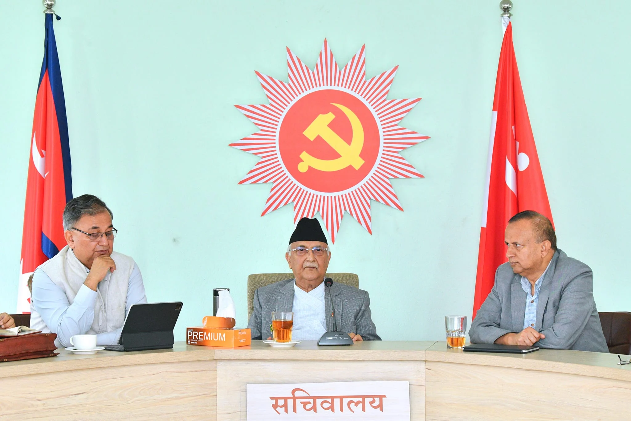 एमालेको निर्णय : तत्काल मन्त्री फिर्ता नबोलाउने
