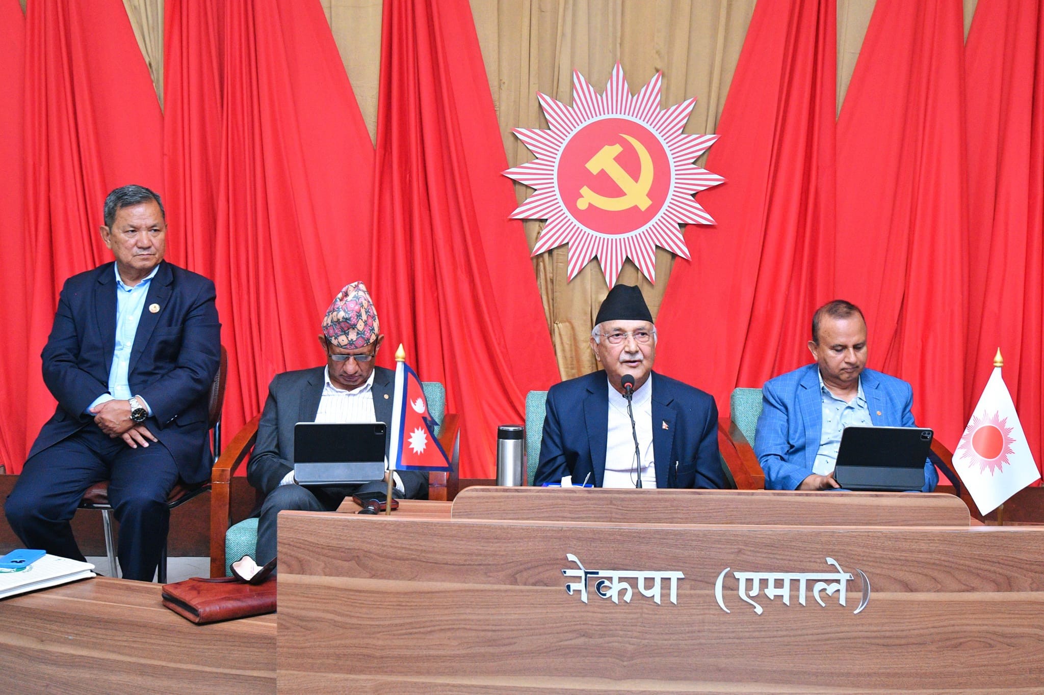 अहिलेको परिस्थिति प्रचण्डको कांग्रेसलाई भित्र्याउने र एमालेलाई बाहिर पार्ने षडयन्त्रको उपज : केपी ओली