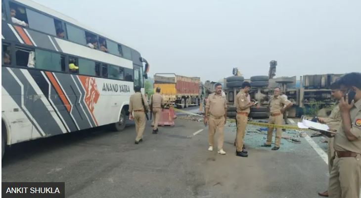 सडक दुर्घटना, १८ जनाको मृत्यु