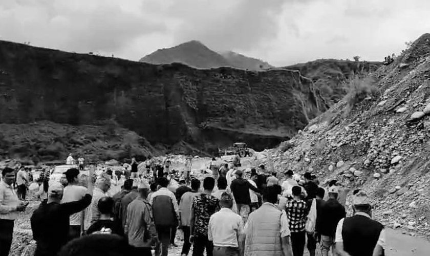 यसरी गरियो पोखरामा पहिरोका कारण मृत्यु भएकाको सामूहिक दाह संस्कार