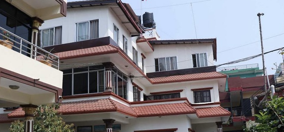 मन्त्री छान्न ओली निवास बालकोटमा एमाले नेताहरुबिच छलफल