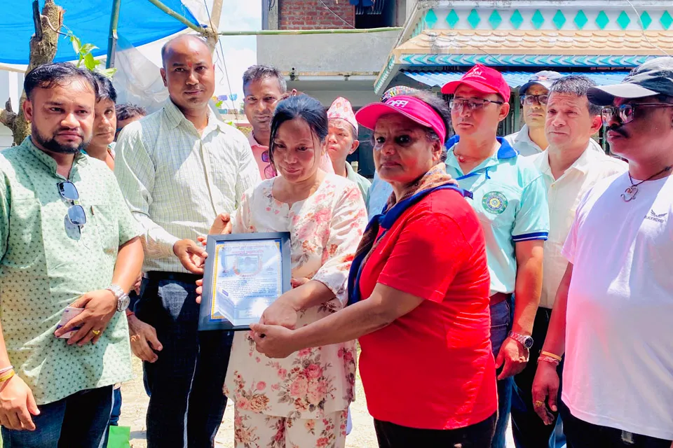दिवंगत लिम्बूको परिवारलाई सवारी चालकको सहयोग