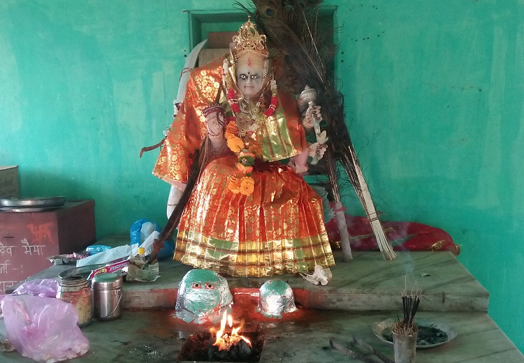 यस मन्दिरमा दिइन्थ्यो बच्चाको बलि ! बालकको रूपमा मयूर उड्यो र भयो माताको पहिचान