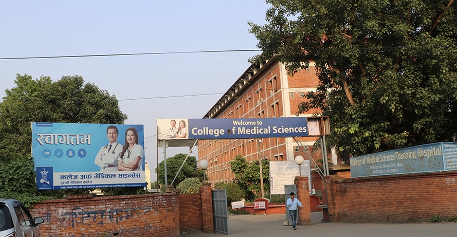 क्यान्सर सम्बन्धी रोगको उपचार गराइरहेका बृद्दले पुरानो मेडिकल कलेजको तेस्रो तलाबाट हाम फालेपछि