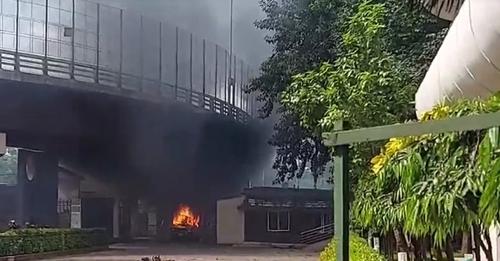 प्रदर्शनकारीले लगायो सरकारी टेलिभिजनको मुख्यालयमा आगो