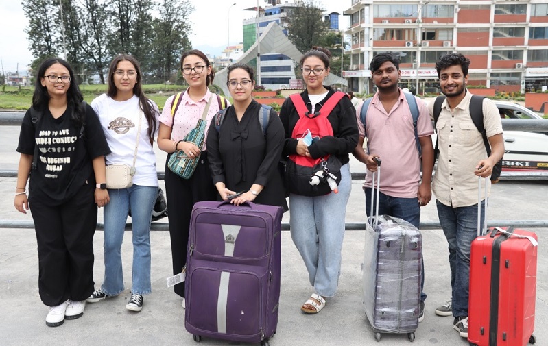 काठमाण्डौ फर्किन थाले बङ्गलादेशबाट नेपाली विद्यार्थी