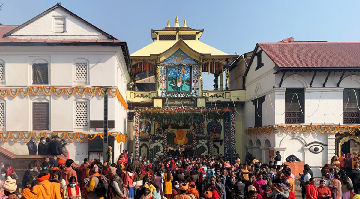 साउने सोमवार : पशुपतिनाथका चारवटै ढोका खोलिए, बिहानैदेखि भक्तजनको भीड