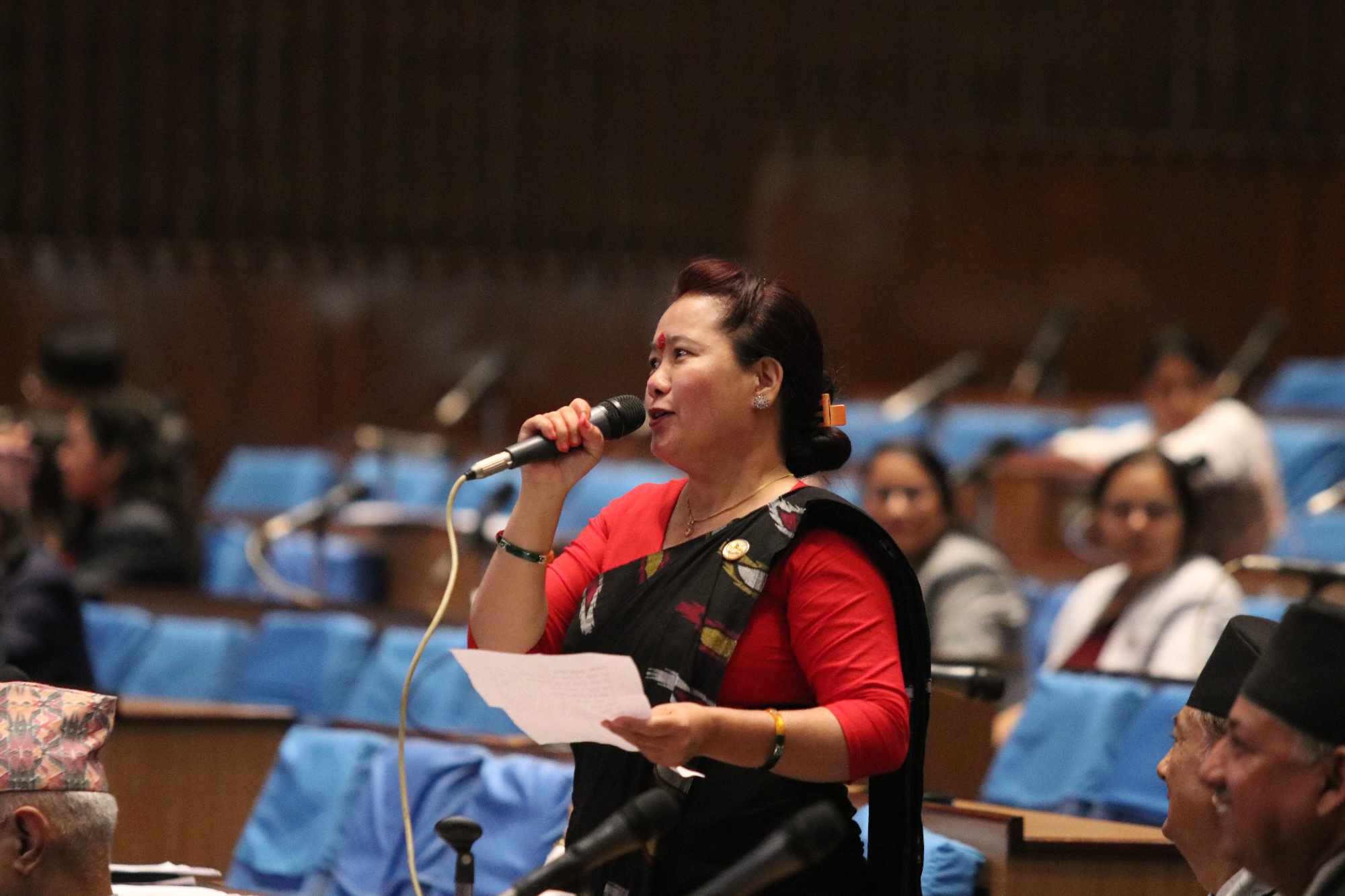 जब कांग्रेस सांसद बोल्दा रास्वपाका सांसदले ठोके टेबुल