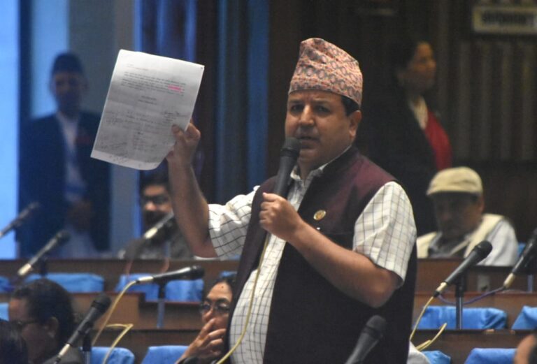 प्रचण्ड लक्षित सांसद शर्माको अभिव्यक्तिः ‘..झिरैमा उनेको माछीको हाल भो’