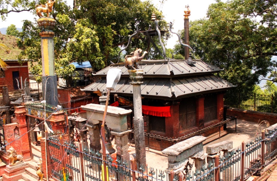 दोलखा भीमसेनको शिलामा फेरि आयो पसिना, बाँया भागबाट पसिना आउँदा अनिष्ट हुने जनविश्वास