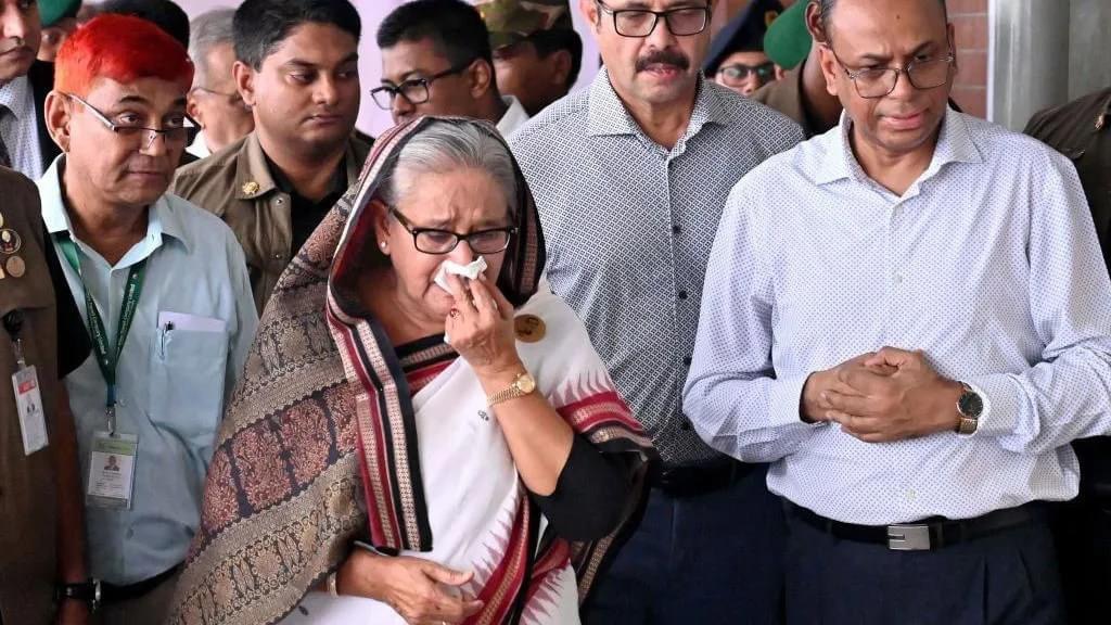 राजीनामा दिएर देश छाडेर भागिन् बंगलादेशकी प्रधानमन्त्री हसिना