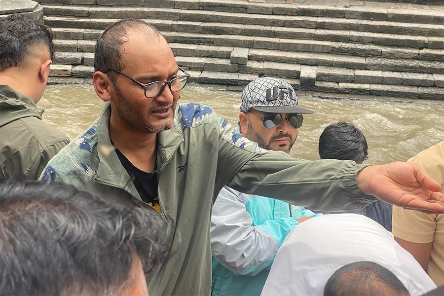 विपिनले यसरी दिए आमालाई दागबत्ती