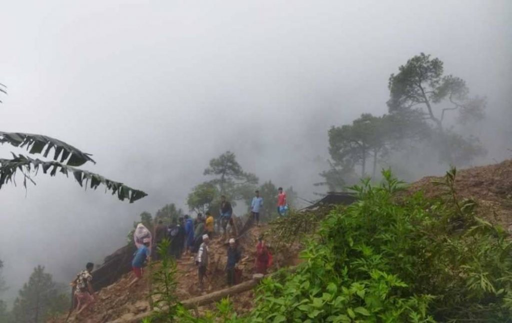 पहिरोले घर पुरिँदा दम्पती बेपत्ता