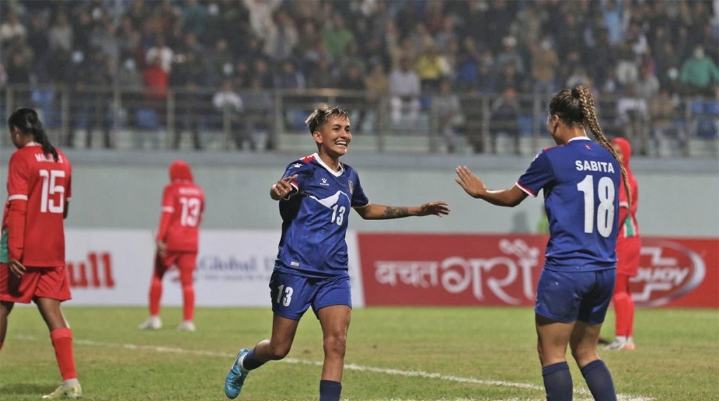 रेखा पौडेलले रातो कार्ड पाएर मैदान छाडिन्, नेपाल १० खेलाडीमा सीमित