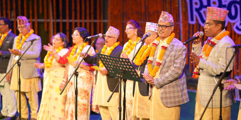‘भैंसी लड्यो है माया पानीजाज उडेर, मेची काली है माया चुच्चे रेल गुडेर’