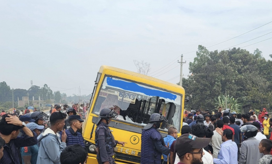 स्कुल बसको ठक्करबाट घाइते भएका मोटरसाइकल चालकको मृत्यु