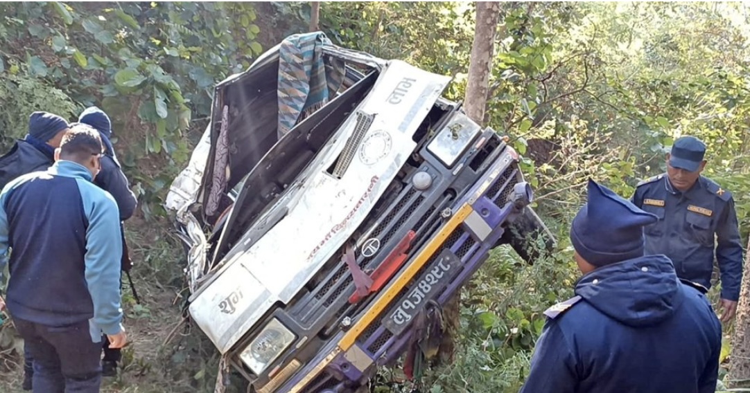 लमही–कोहलपुर खण्डमा बस दुर्घटना हुँदा २ जनाको मृत्यु