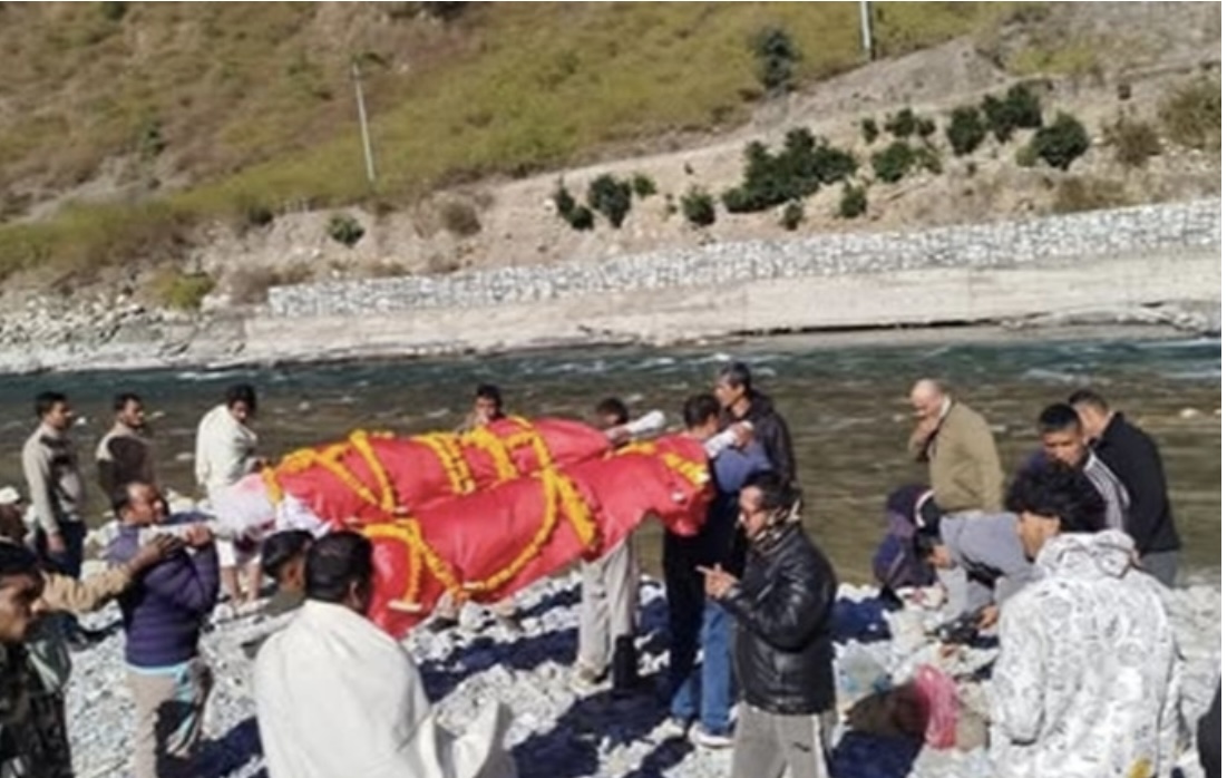 आमाको शव देखेर ढलेकी छोरीको मृत्यु