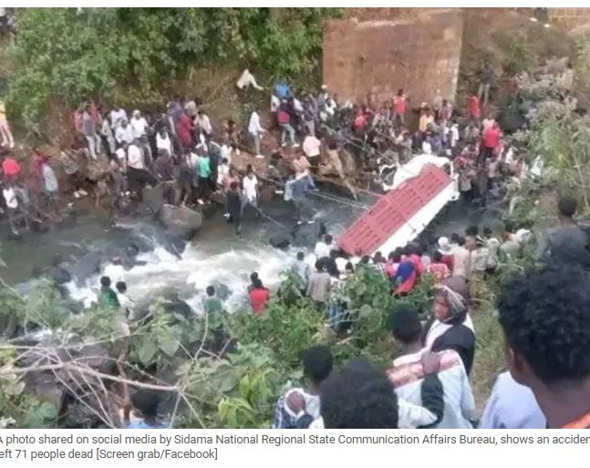 ट्रक नदीमा खस्दा कम्तिमा ६० को मृत्यु