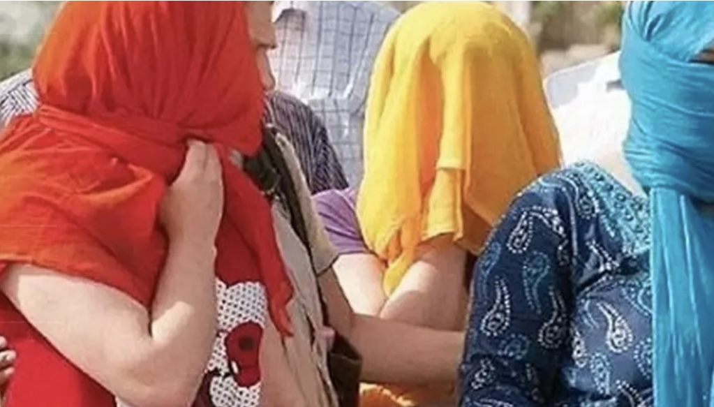 मिलेमतोमा वेश्यावृत्ति, गेस्ट हाउसको ढोका खोल्दा प्रहरी पनि लज्जित