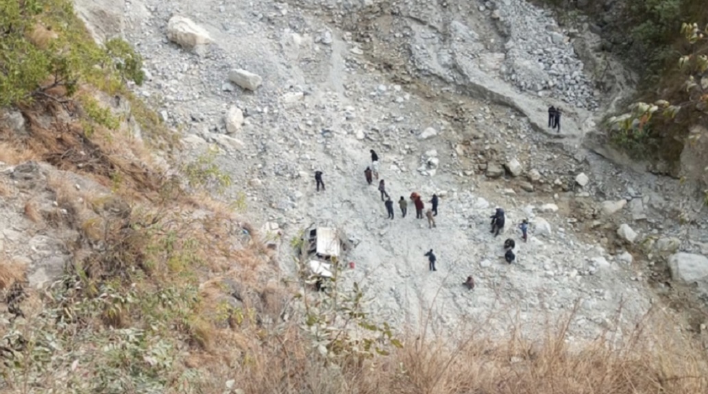 ओखलढुंगा जीप दुर्घटनाः घाइते चालकको भक्तपुरमा उपचार सुरु