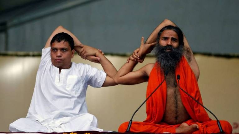 भारतीय योग गुरु रामदेव र आचार्य बालकृष्ण विरूद्ध पक्राउ पूर्जी