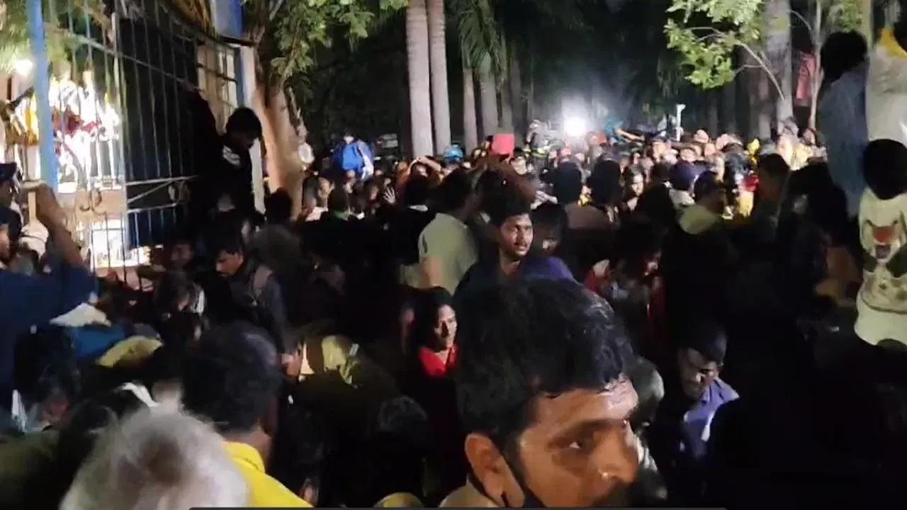 तिरुपति मन्दिरमा भएको भागदौडमा ६ जनाको मृत्यु