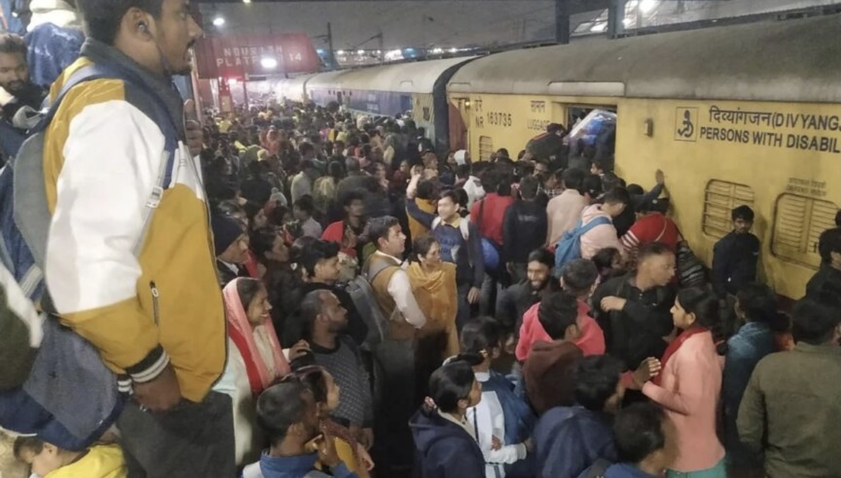 नयाँ दिल्लीको रेलवे स्टेशनमा भागदौड मच्चिदा १५ जनाको मृत्यु