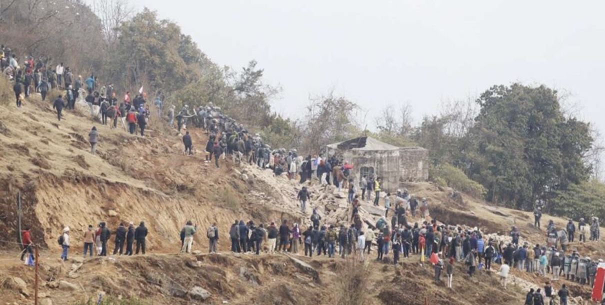 ‘नो केवलकार’ समुह र प्रहरीबीच झडप, ११ प्रहरीसहित १३ जना घाइते