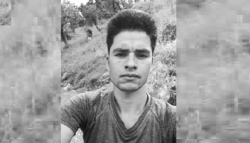 विद्यालयबाट घर फर्किँदै गरेका प्रधानाध्यापकको भिरबाट लडेर मृत्यु