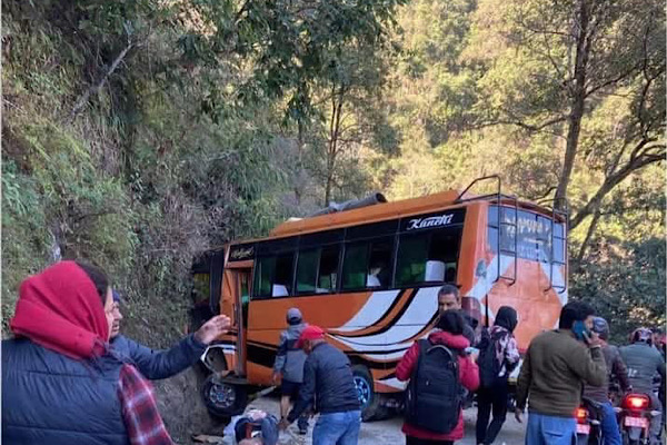 पिक्निक आएको बस दुर्घटना