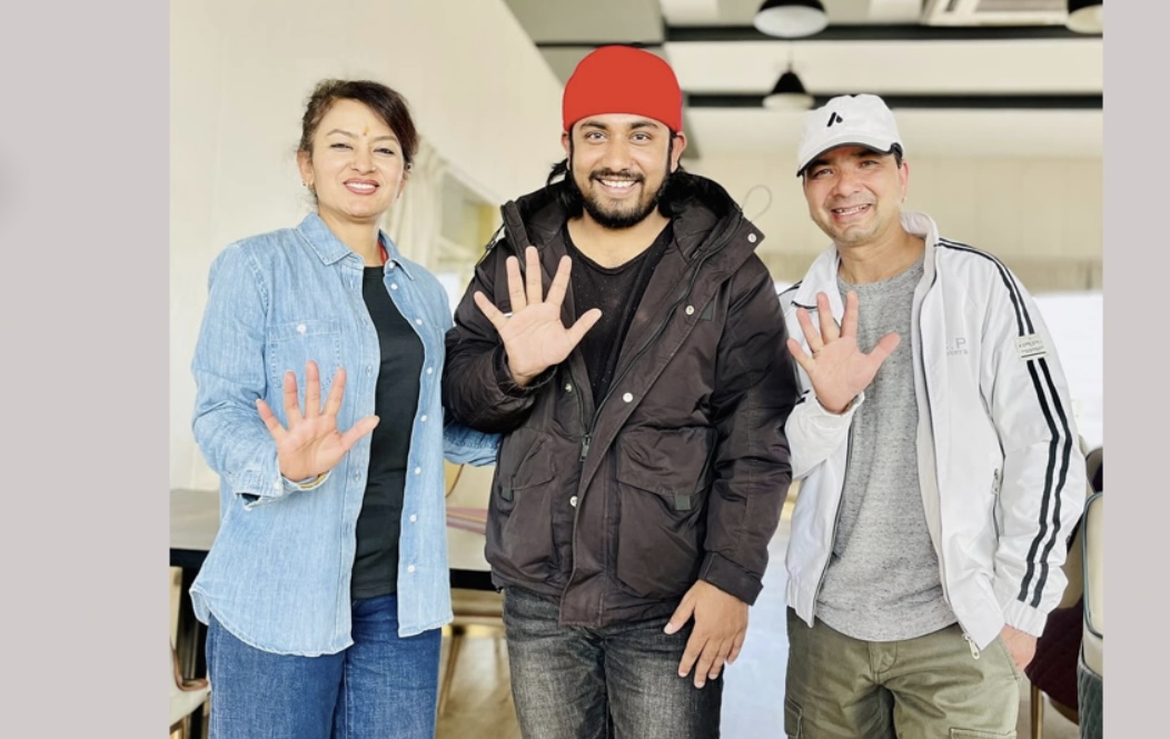 खेम सेन्चुरीले साइन् गरे ‘ए मेरो हजुर ५’, फिल्ममा डेब्यु पक्का