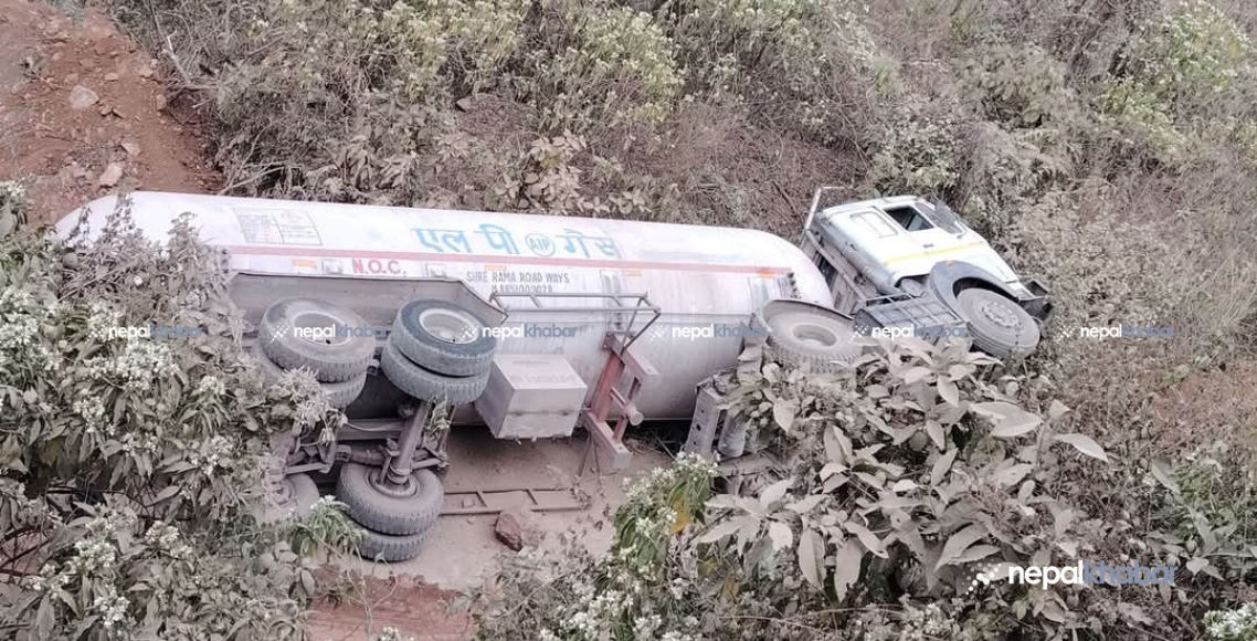 यसरी भीमफेदीमा  पल्टियो ग्यास बुलेट