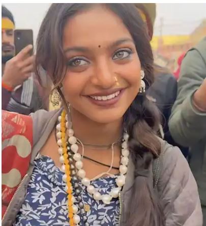 महाकुम्भकी भाइरल मोनालिसाले कमाइन सातामै ३४ लाख, अब ज्वलेरी ब्रान्डिङमा