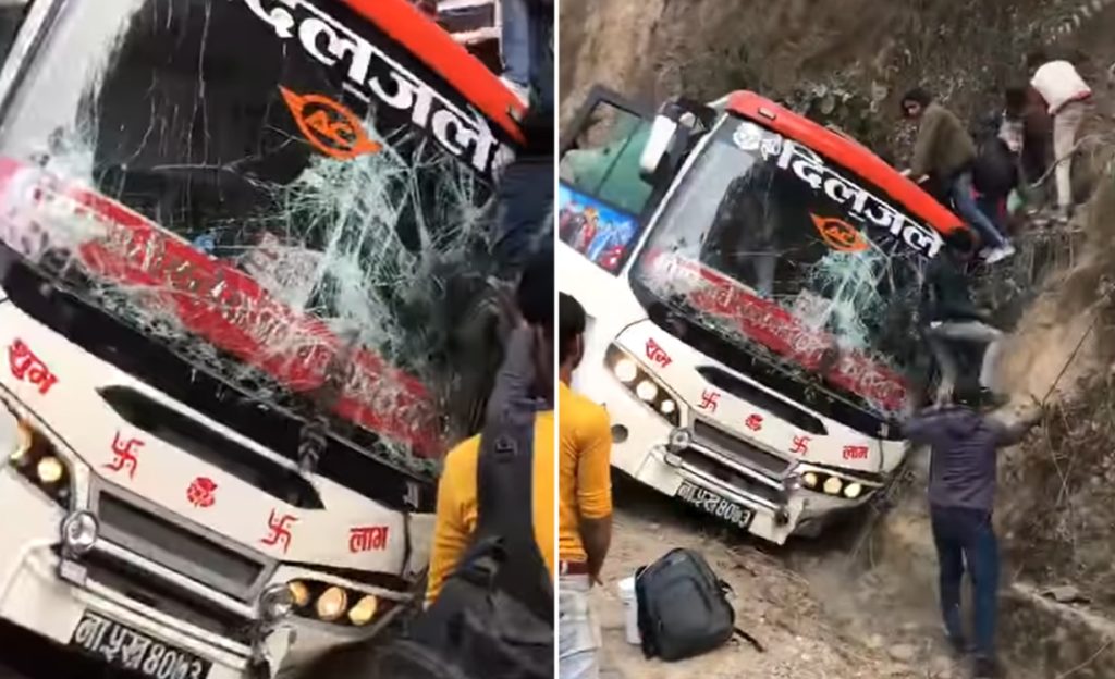 यसरी भयो चुरियामाई मन्दिर नजिक बस दुर्घटना