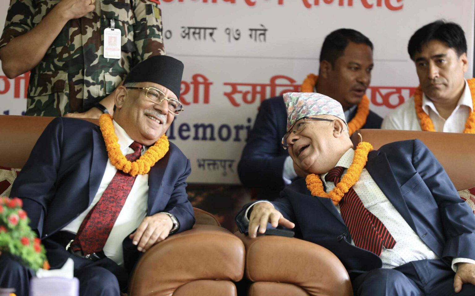 राष्ट्रिय सहमतिको सरकारको हल्ला, देउवा र दाहालसँग माधव नेपालको सल्लाह